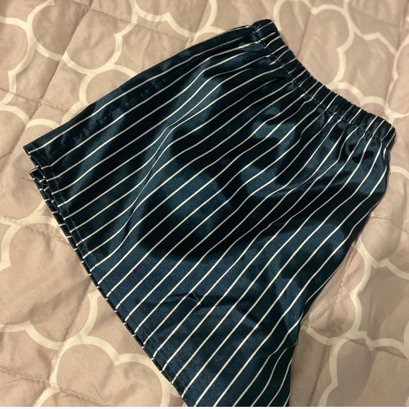 Silky shorts - Picture 2 of 2